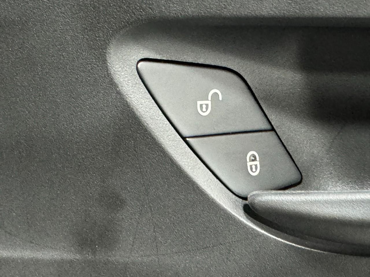 Mercedes-Benz Sprinter Cargo Van Vehicle Full-screen Gallery Image 21