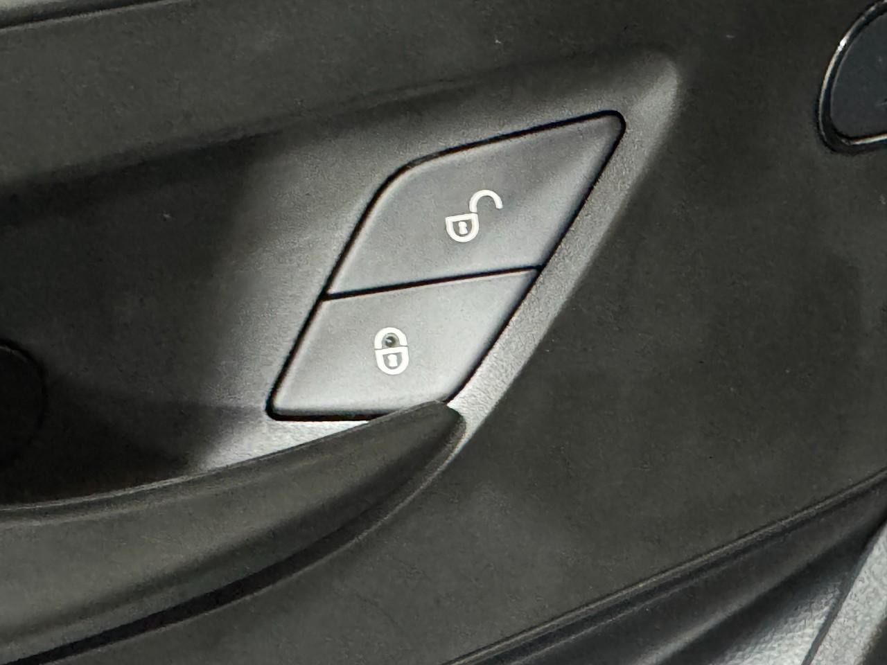 Mercedes-Benz Sprinter Cargo Van Vehicle Full-screen Gallery Image 24