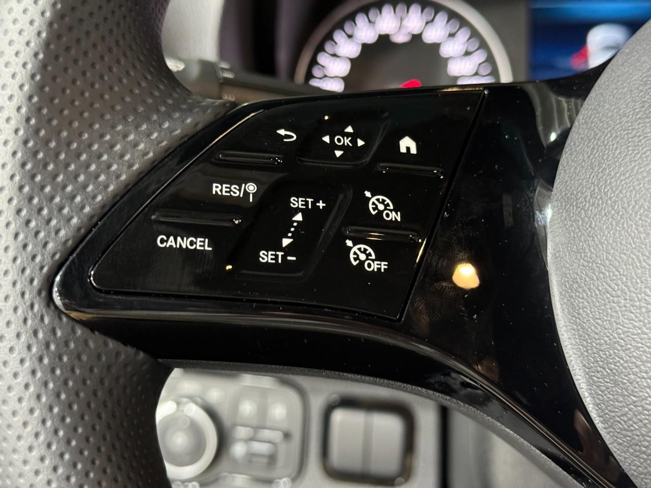 Mercedes-Benz Sprinter Cargo Van Vehicle Full-screen Gallery Image 29