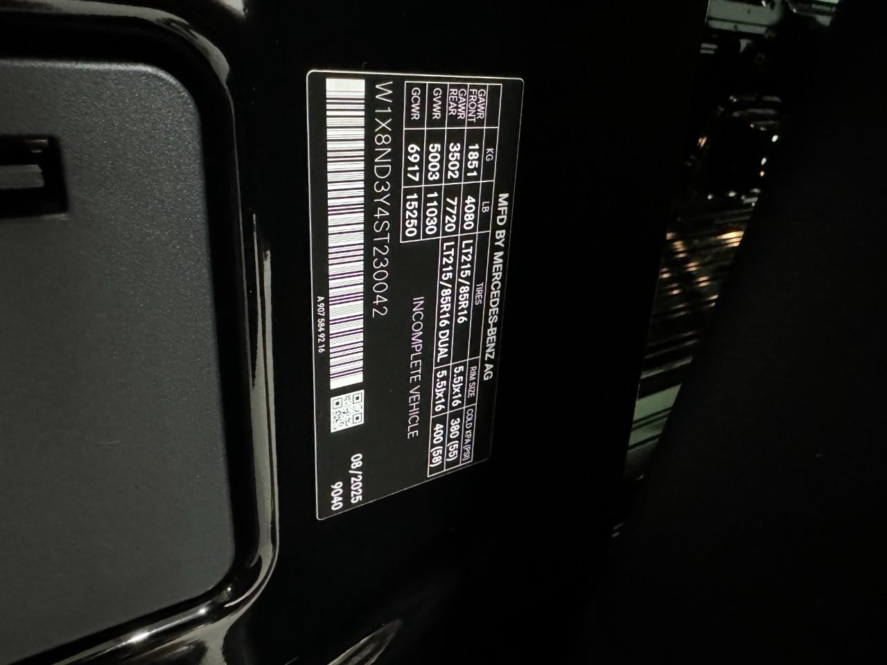 Mercedes-Benz Sprinter Cargo Van Vehicle Full-screen Gallery Image 34