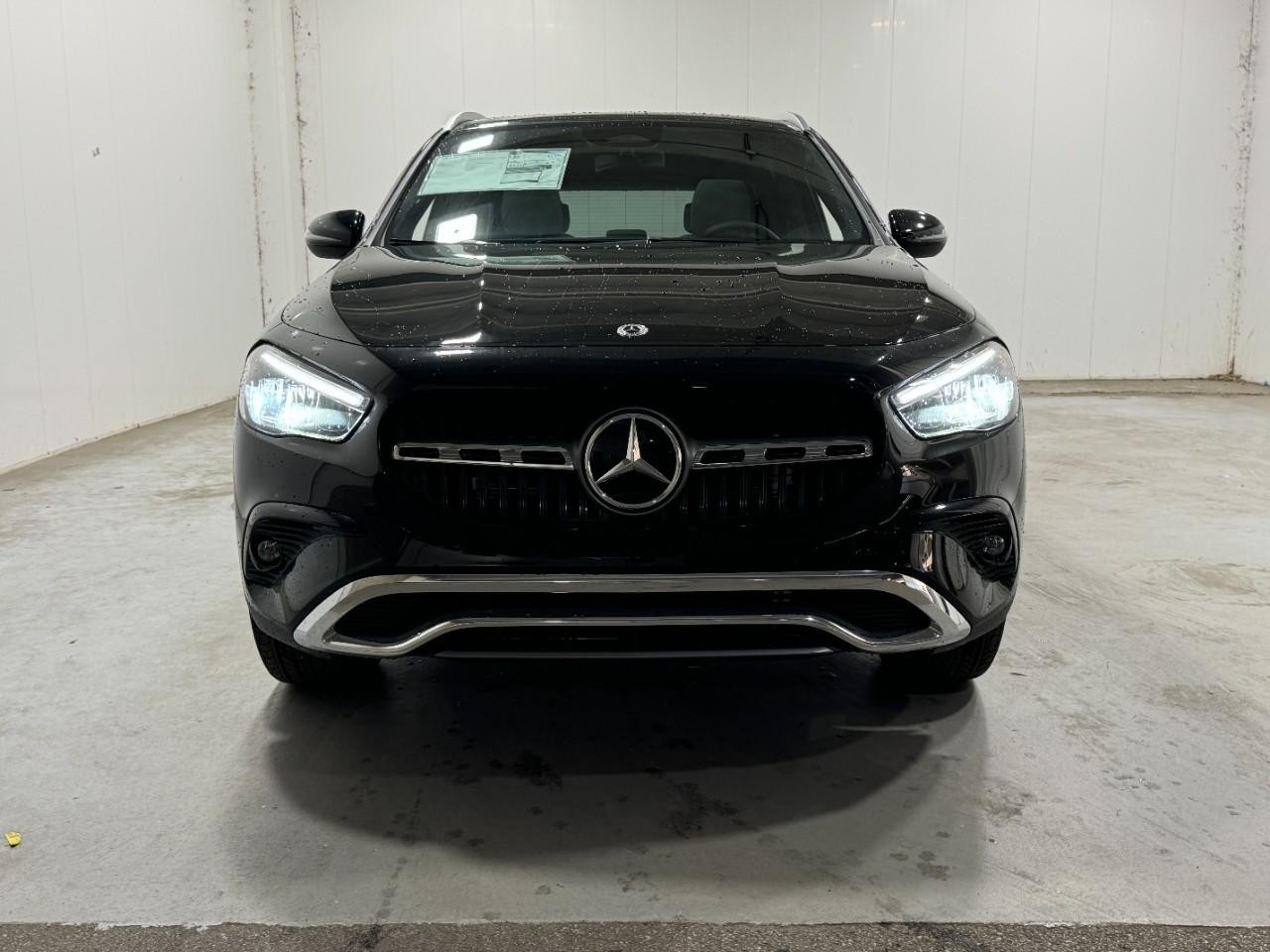 Mercedes-Benz GLA Vehicle Full-screen Gallery Image 7