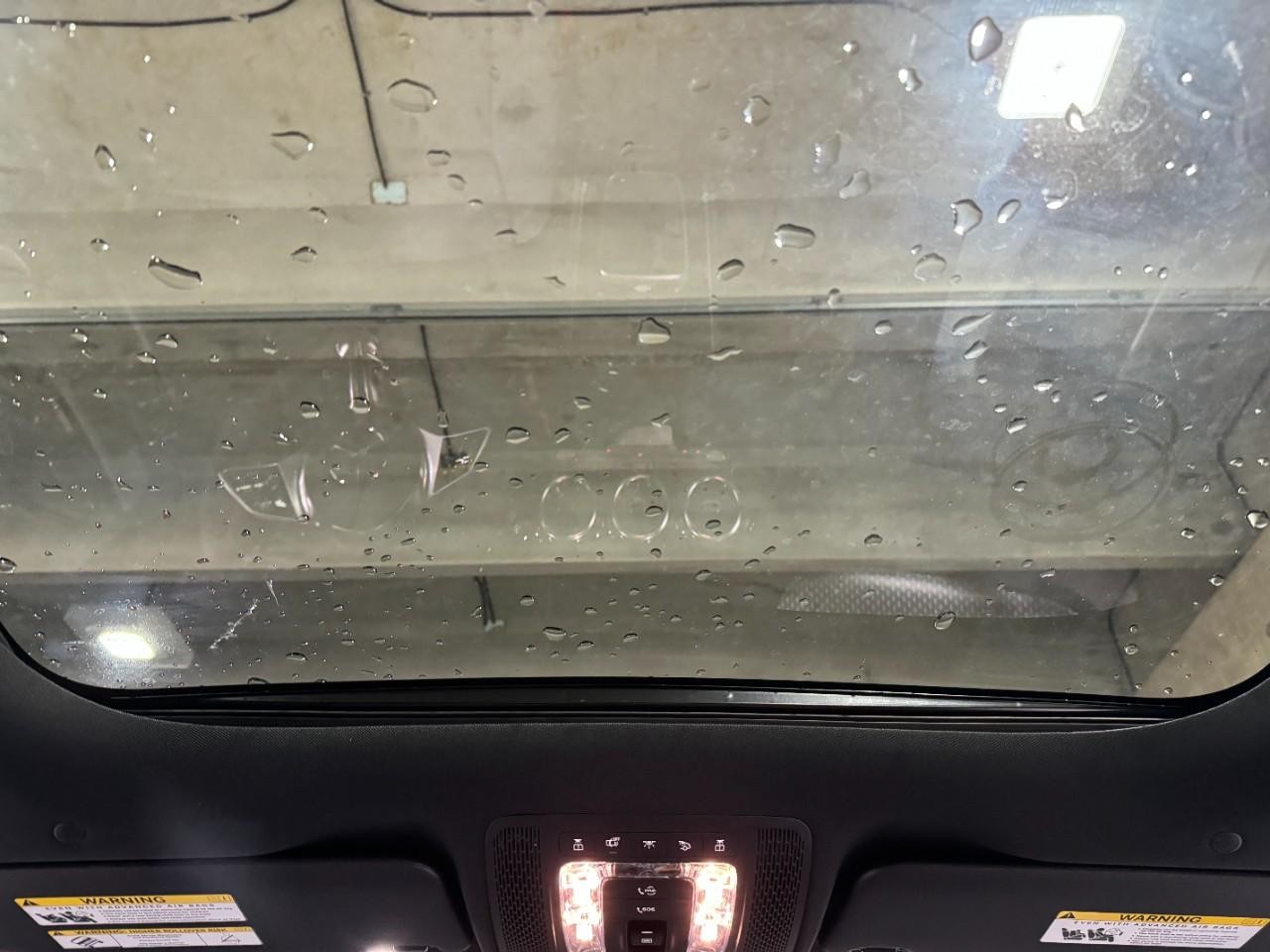 Mercedes-Benz GLA Vehicle Full-screen Gallery Image 11