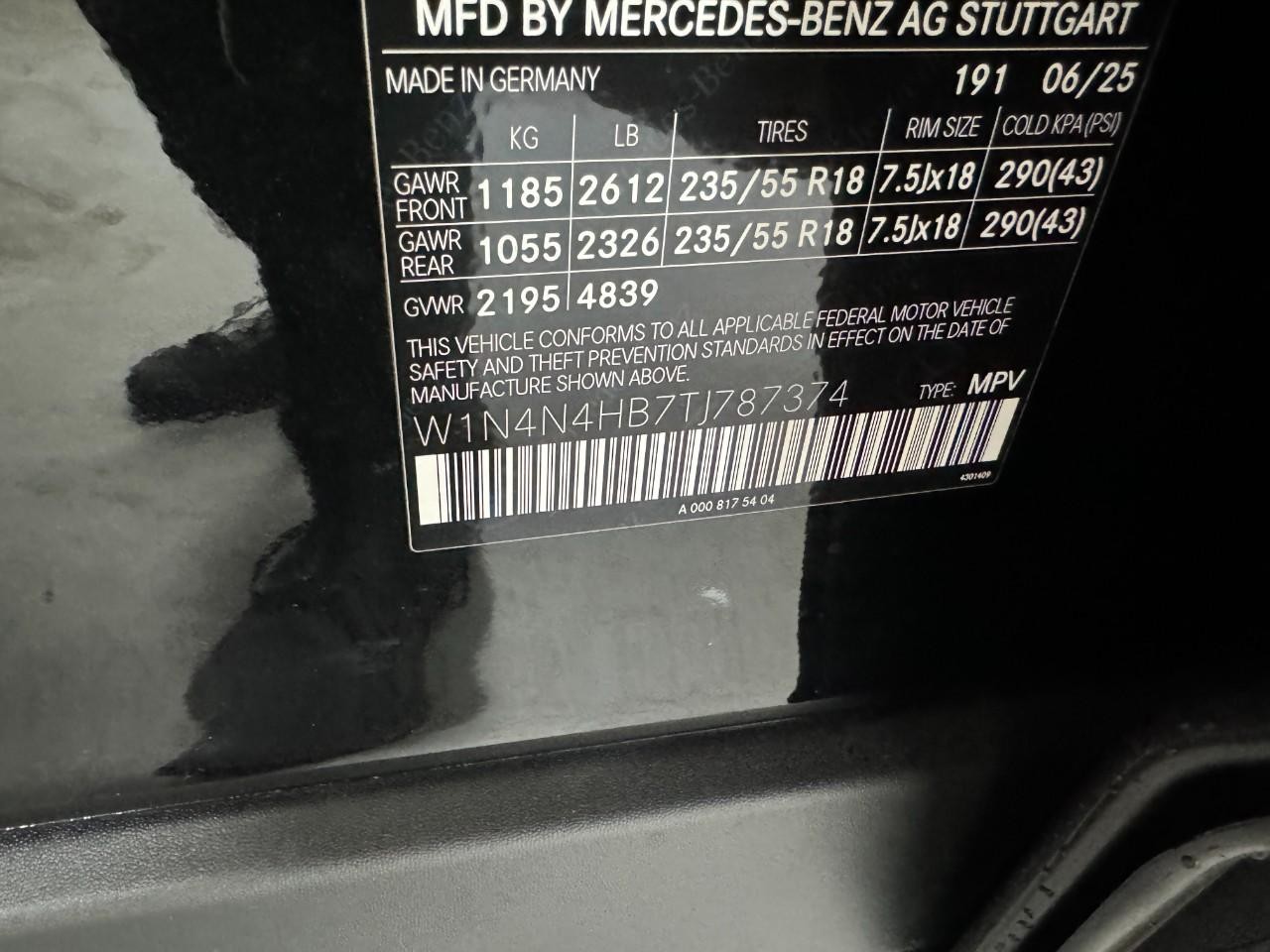 Mercedes-Benz GLA Vehicle Full-screen Gallery Image 37