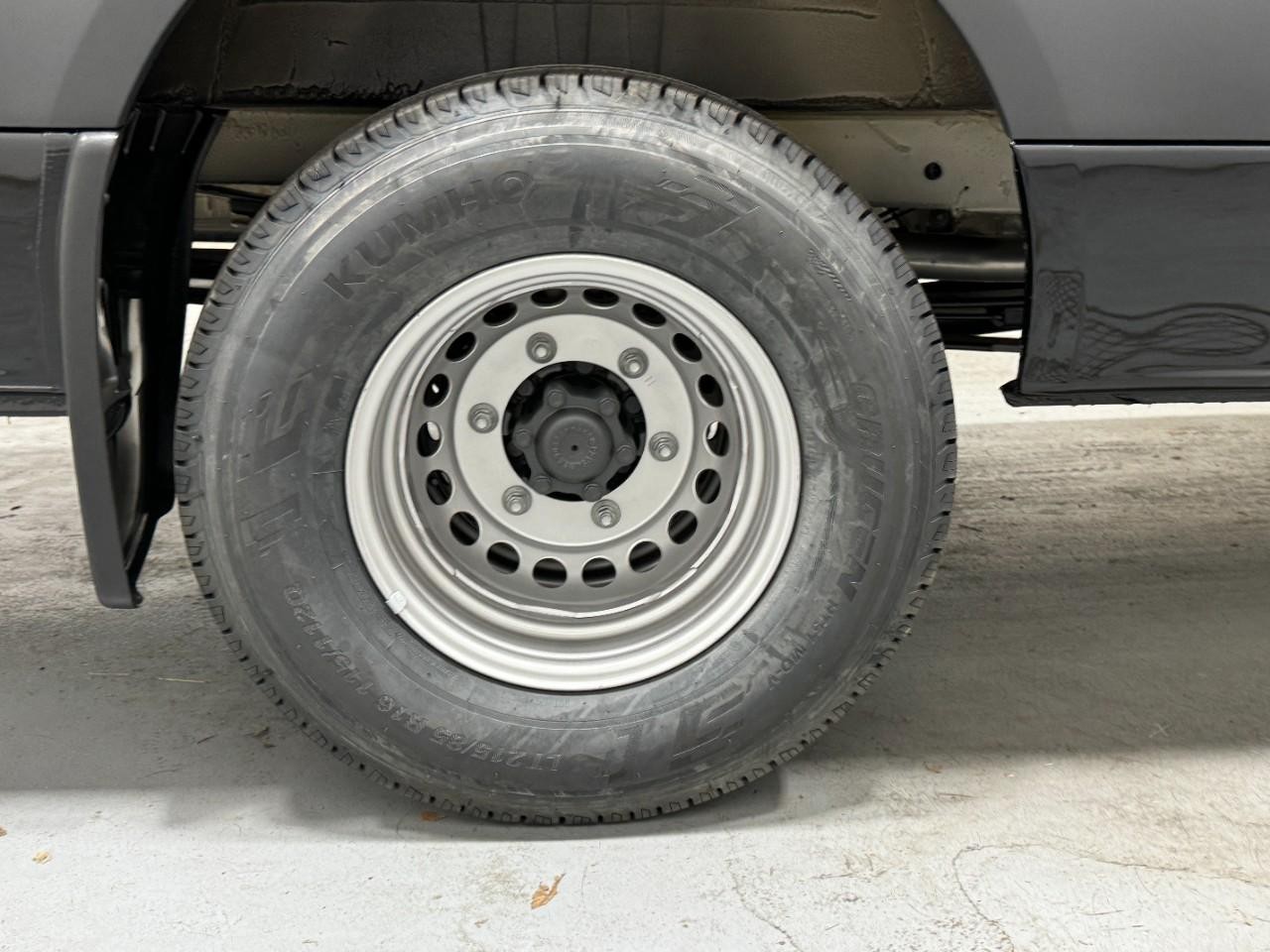 Mercedes-Benz Sprinter Cargo Van Vehicle Full-screen Gallery Image 5