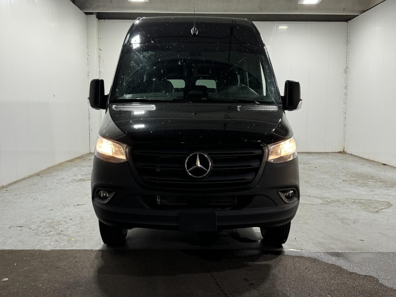 Mercedes-Benz Sprinter Cargo Van Vehicle Full-screen Gallery Image 7