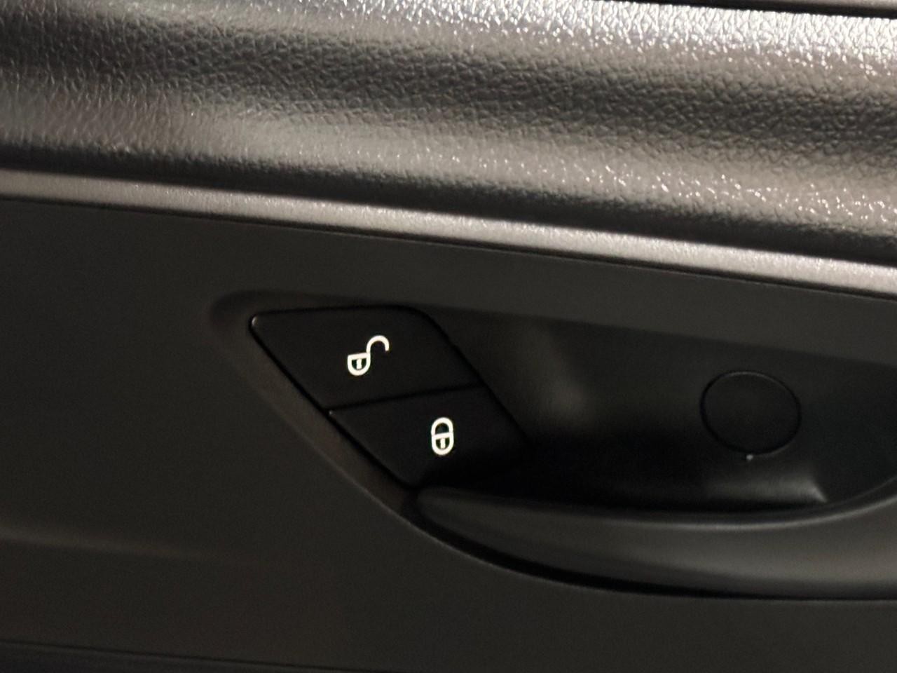 Mercedes-Benz Sprinter Cargo Van Vehicle Full-screen Gallery Image 20