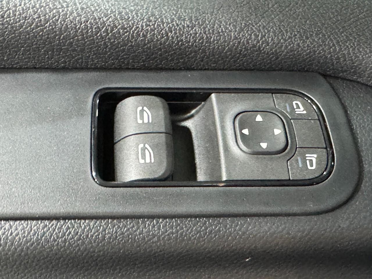 Mercedes-Benz Sprinter Cargo Van Vehicle Full-screen Gallery Image 21