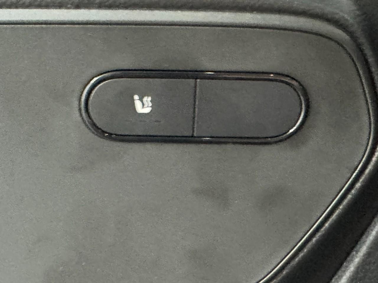 Mercedes-Benz Sprinter Cargo Van Vehicle Full-screen Gallery Image 22