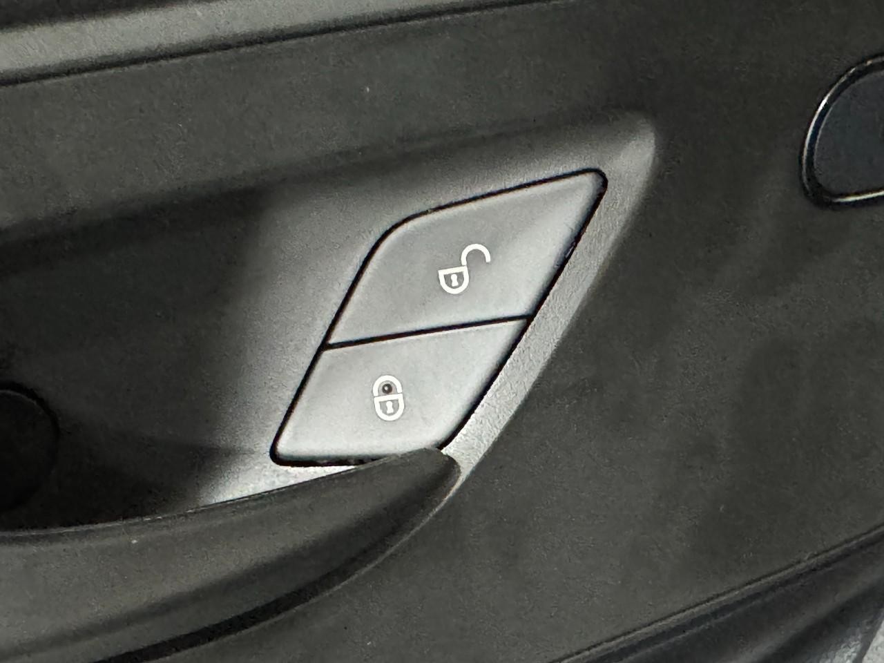 Mercedes-Benz Sprinter Cargo Van Vehicle Full-screen Gallery Image 23