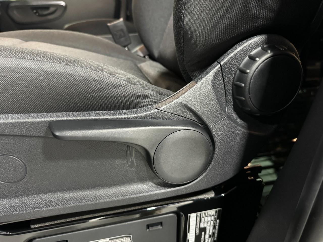 Mercedes-Benz Sprinter Cargo Van Vehicle Full-screen Gallery Image 26