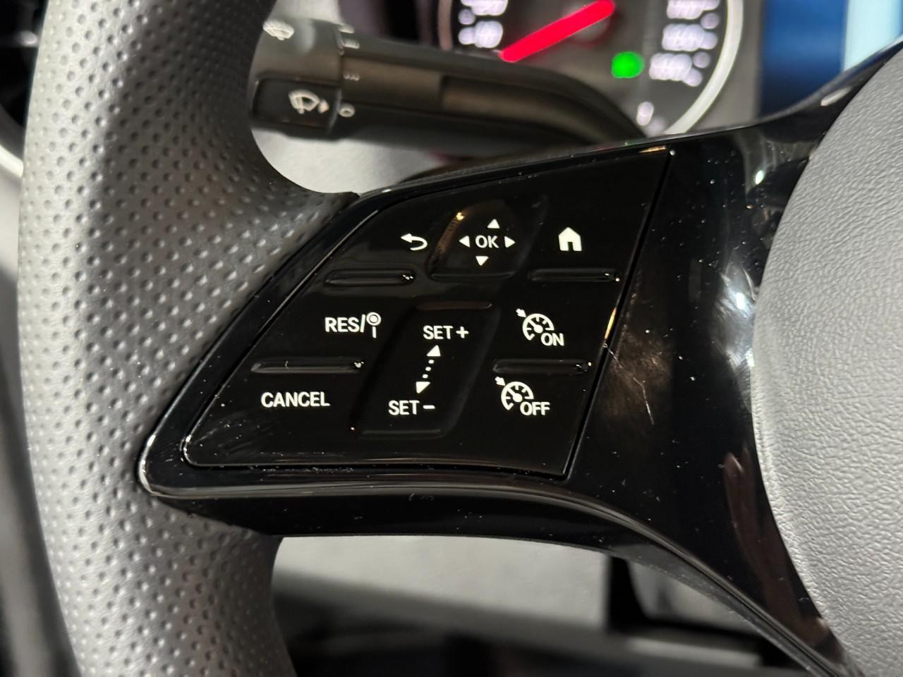 Mercedes-Benz Sprinter Cargo Van Vehicle Full-screen Gallery Image 28