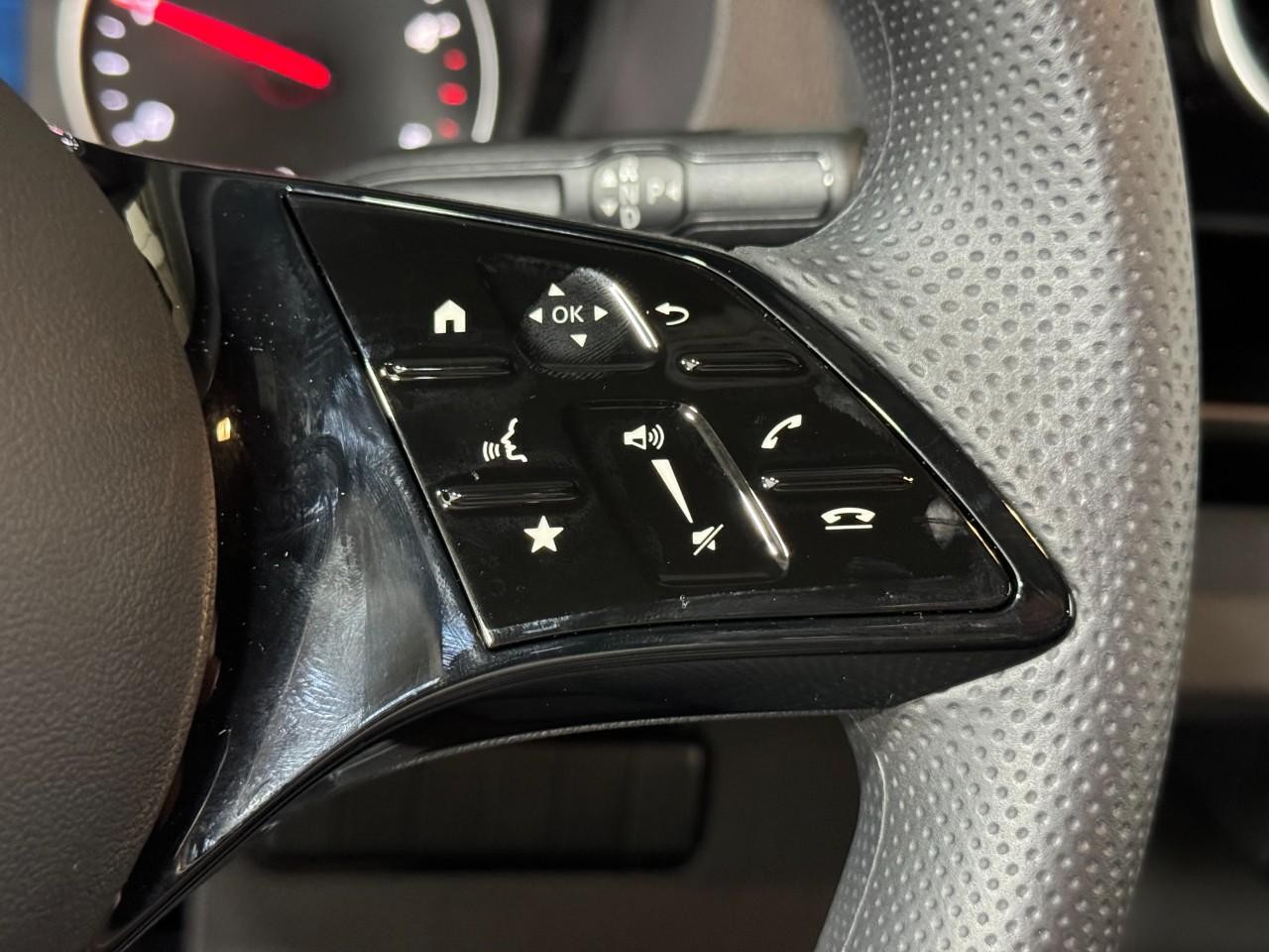 Mercedes-Benz Sprinter Cargo Van Vehicle Full-screen Gallery Image 29