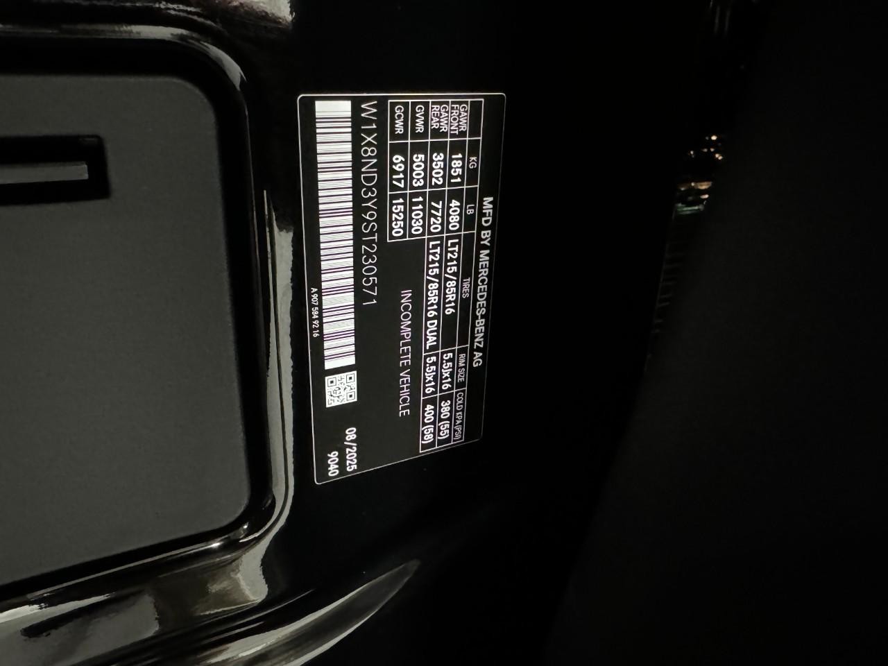 Mercedes-Benz Sprinter Cargo Van Vehicle Full-screen Gallery Image 33