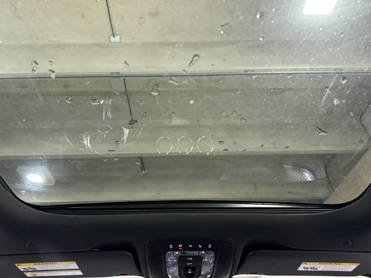 Mercedes-Benz GLA Vehicle Full-screen Gallery Image 11