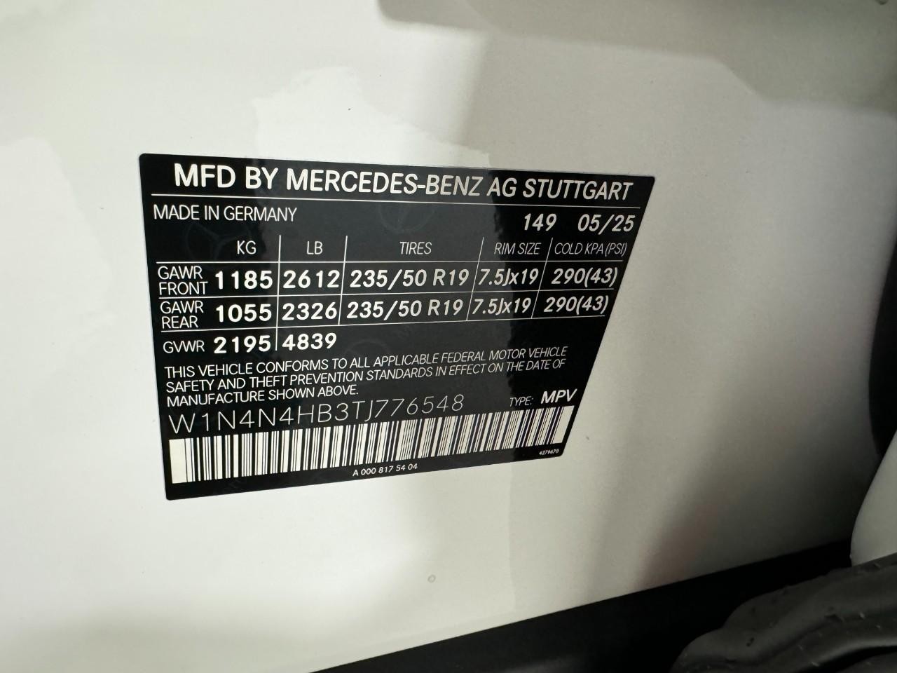 Mercedes-Benz GLA Vehicle Full-screen Gallery Image 36