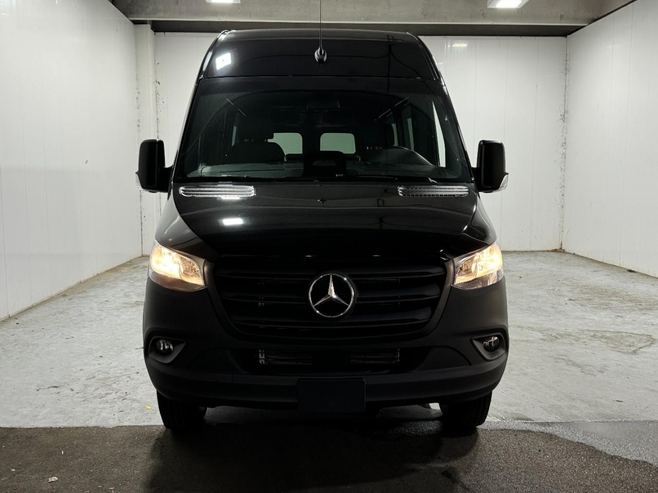 Mercedes-Benz Sprinter Cargo Van Vehicle Full-screen Gallery Image 7