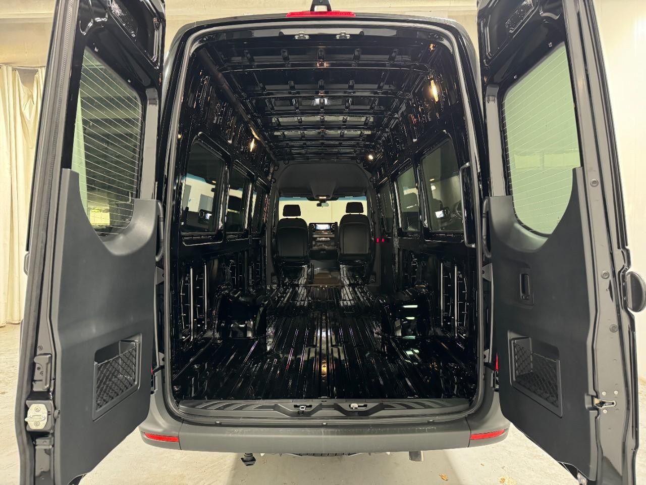 Mercedes-Benz Sprinter Cargo Van Vehicle Full-screen Gallery Image 9