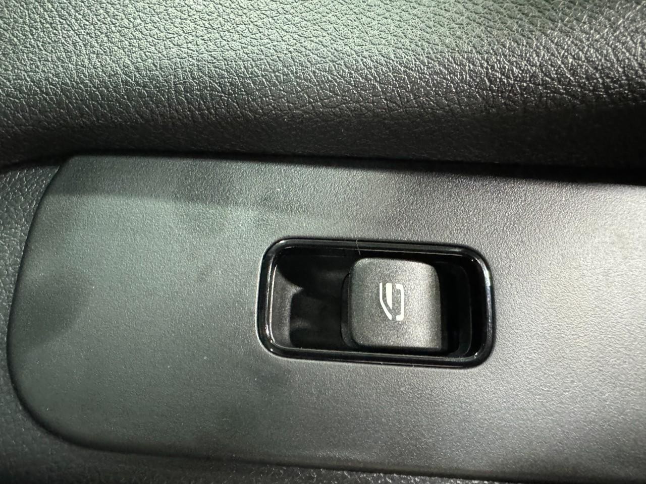 Mercedes-Benz Sprinter Cargo Van Vehicle Full-screen Gallery Image 19