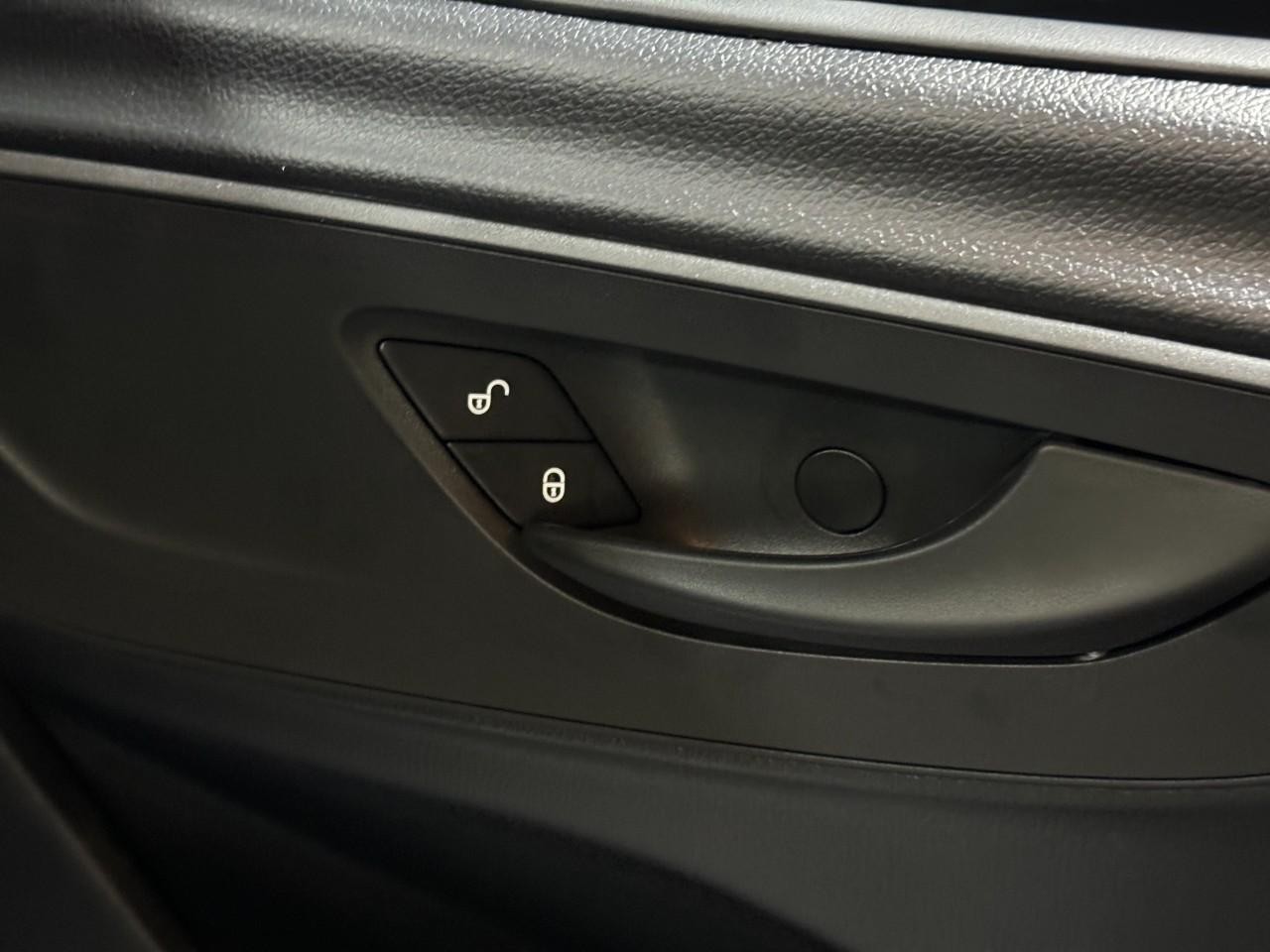 Mercedes-Benz Sprinter Cargo Van Vehicle Full-screen Gallery Image 20