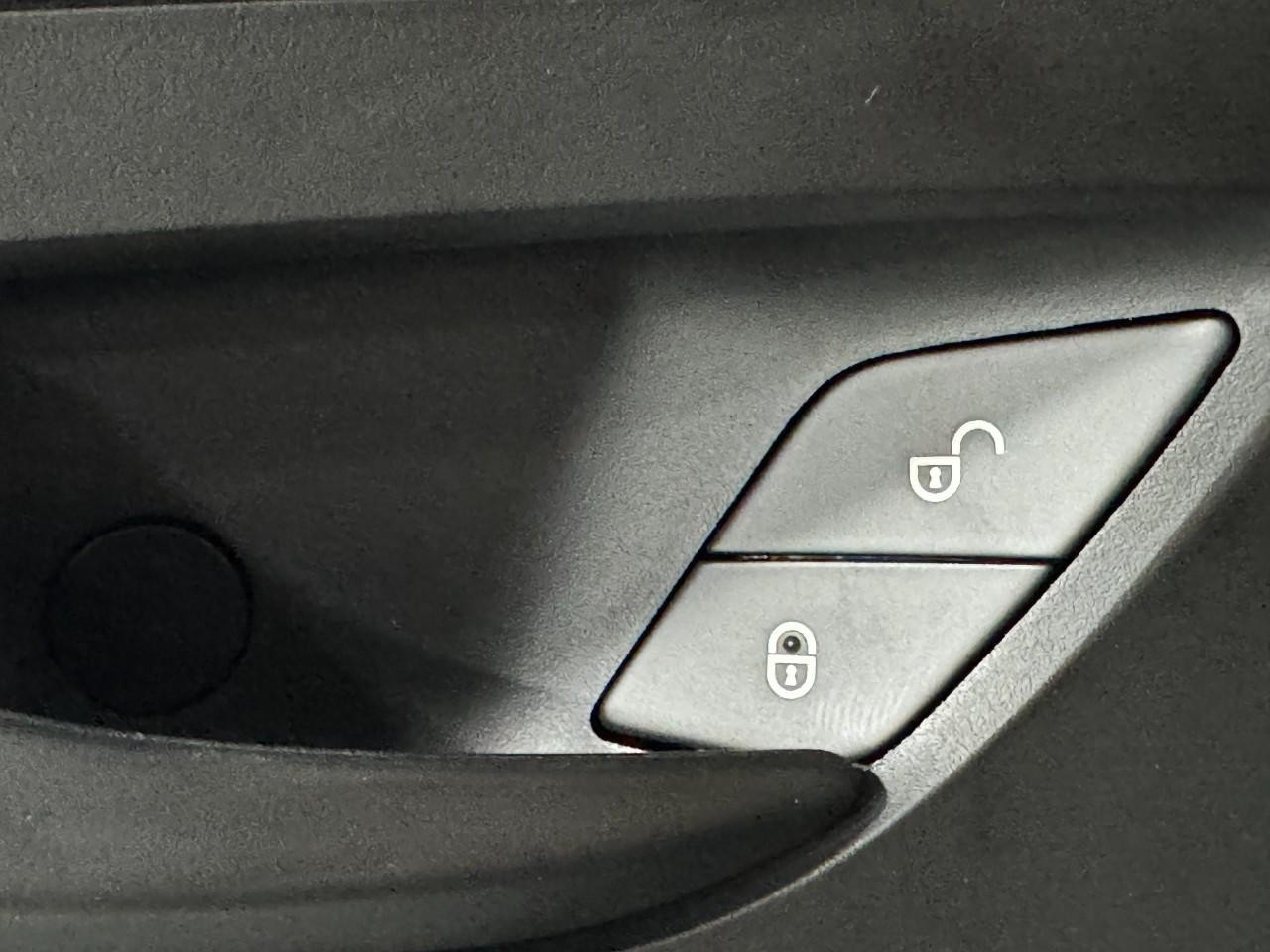 Mercedes-Benz Sprinter Cargo Van Vehicle Full-screen Gallery Image 23