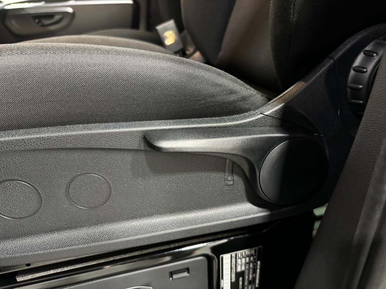 Mercedes-Benz Sprinter Cargo Van Vehicle Full-screen Gallery Image 26