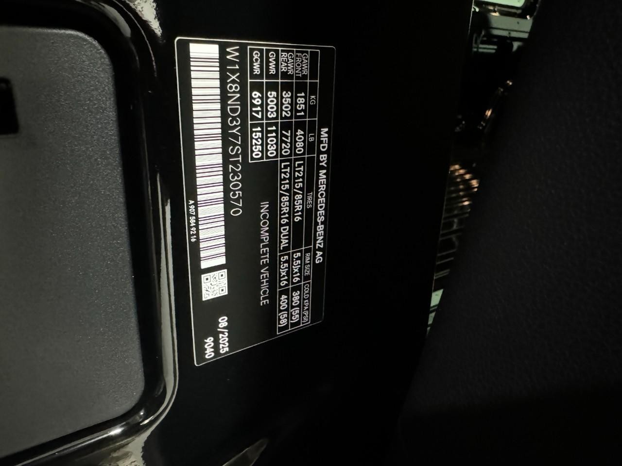 Mercedes-Benz Sprinter Cargo Van Vehicle Full-screen Gallery Image 33