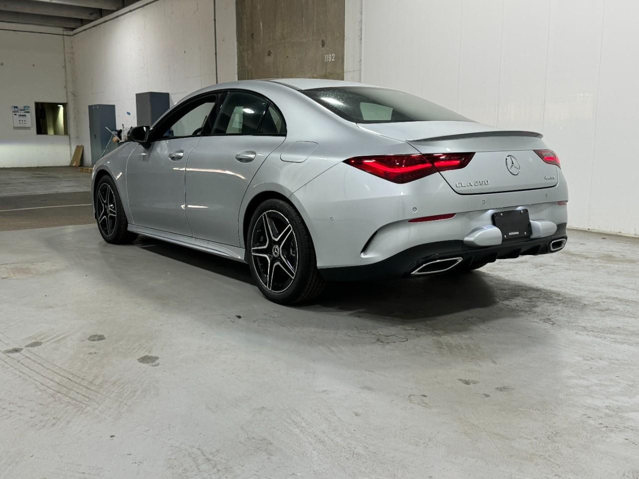 Mercedes-Benz CLA Vehicle Full-screen Gallery Image 3