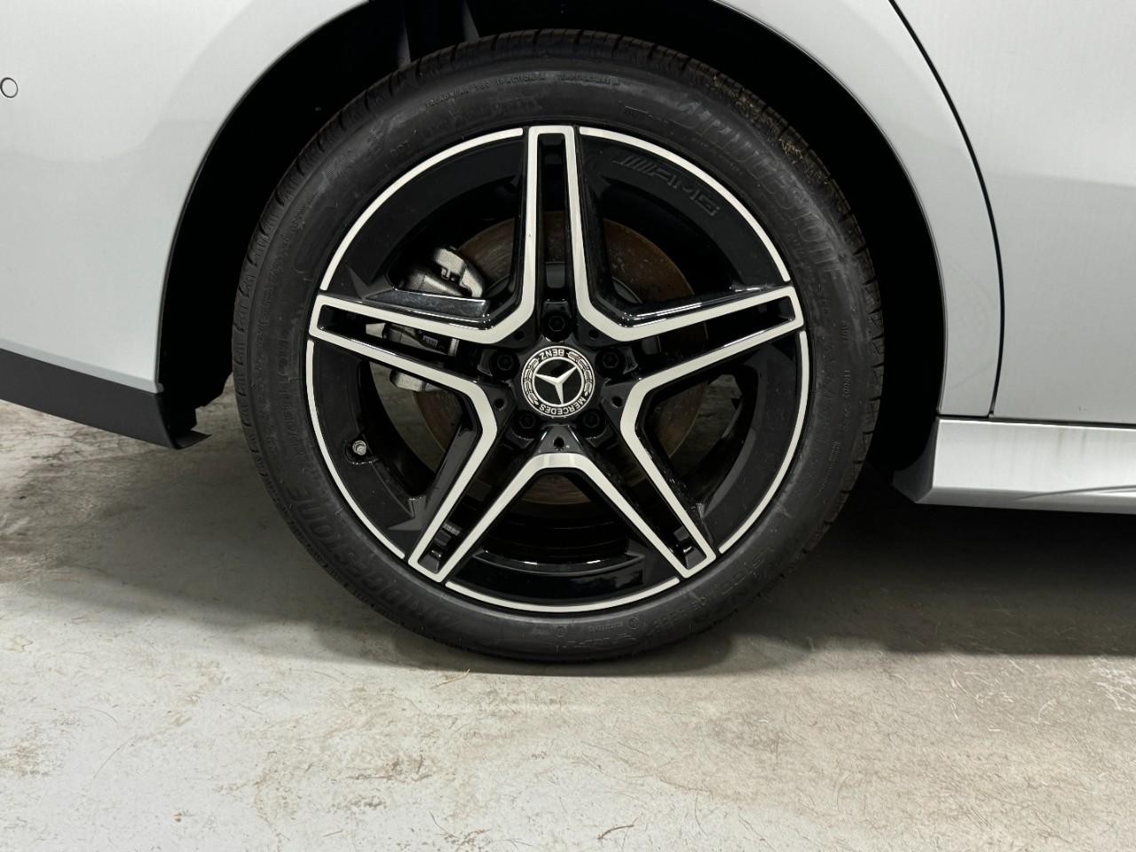 Mercedes-Benz CLA Vehicle Full-screen Gallery Image 5