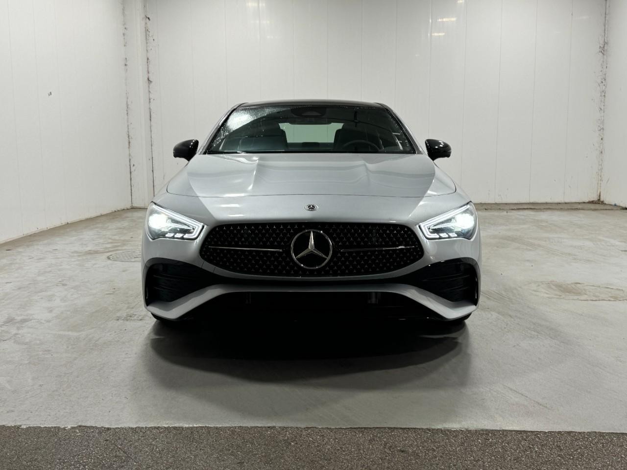 Mercedes-Benz CLA Vehicle Full-screen Gallery Image 7