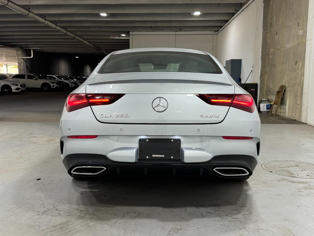 Mercedes-Benz CLA Vehicle Full-screen Gallery Image 9