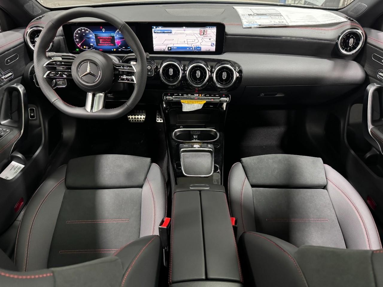 Mercedes-Benz CLA Vehicle Full-screen Gallery Image 12