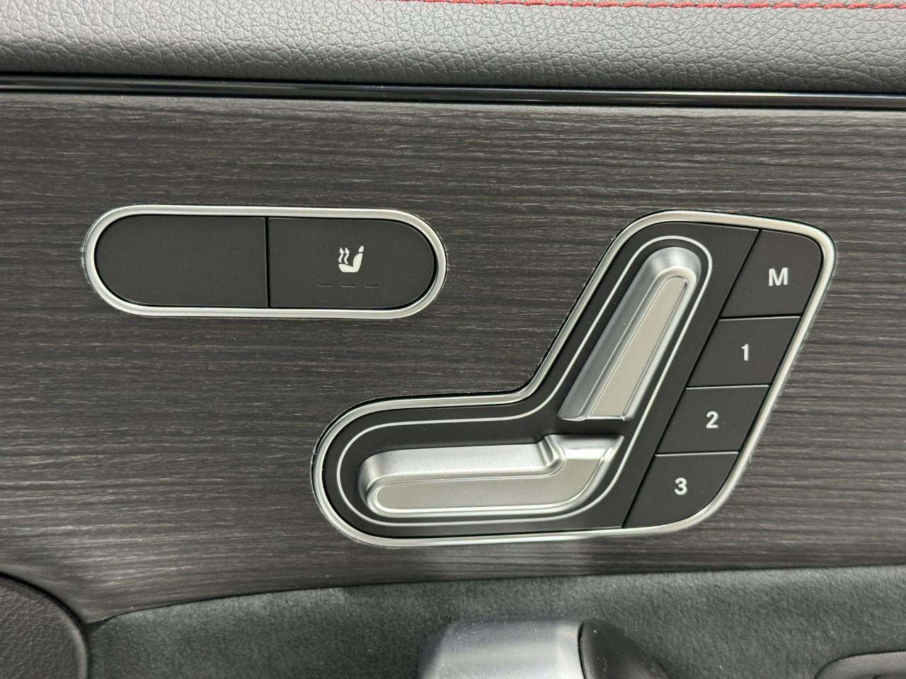 Mercedes-Benz CLA Vehicle Full-screen Gallery Image 21