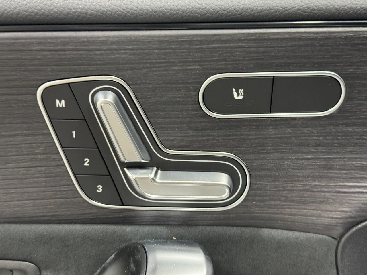 Mercedes-Benz CLA Vehicle Full-screen Gallery Image 24