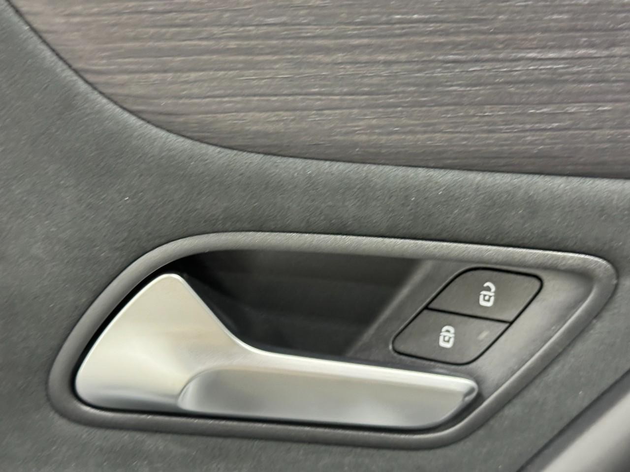 Mercedes-Benz CLA Vehicle Full-screen Gallery Image 25