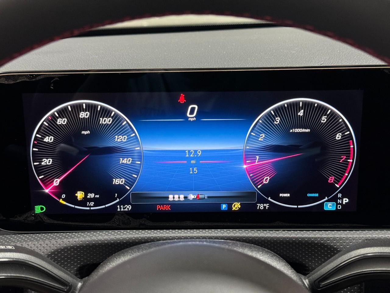 Mercedes-Benz CLA Vehicle Full-screen Gallery Image 34