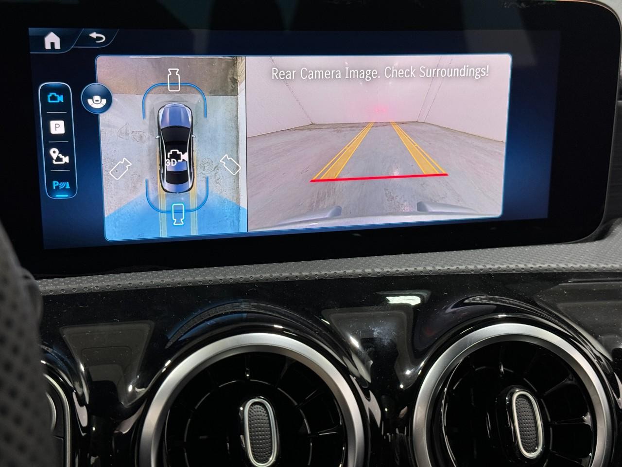 Mercedes-Benz CLA Vehicle Full-screen Gallery Image 36