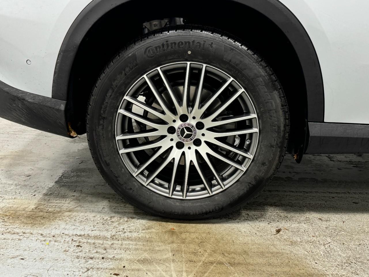 Mercedes-Benz GLC Vehicle Full-screen Gallery Image 5