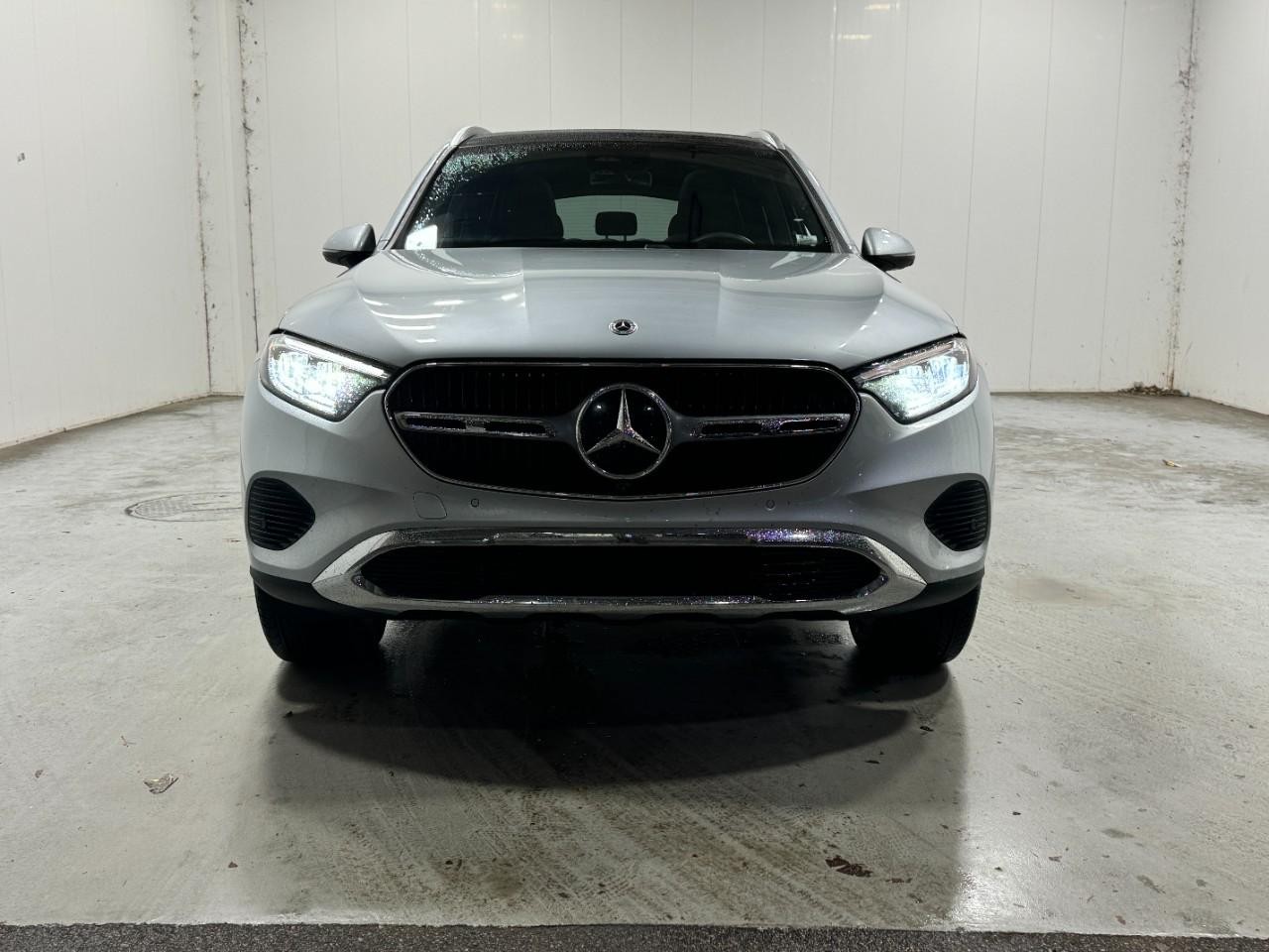 Mercedes-Benz GLC Vehicle Full-screen Gallery Image 7