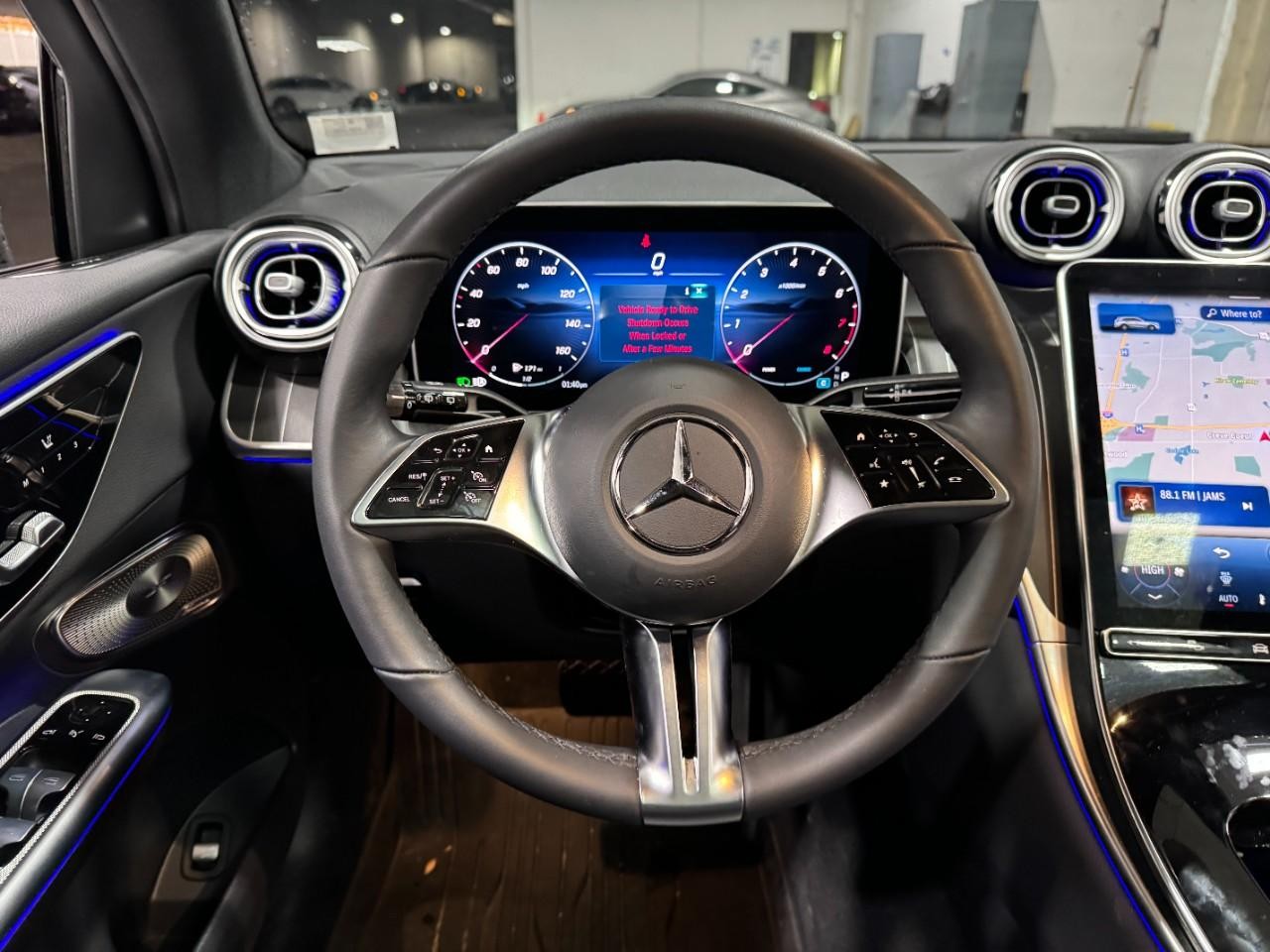 Mercedes-Benz GLC Vehicle Full-screen Gallery Image 13