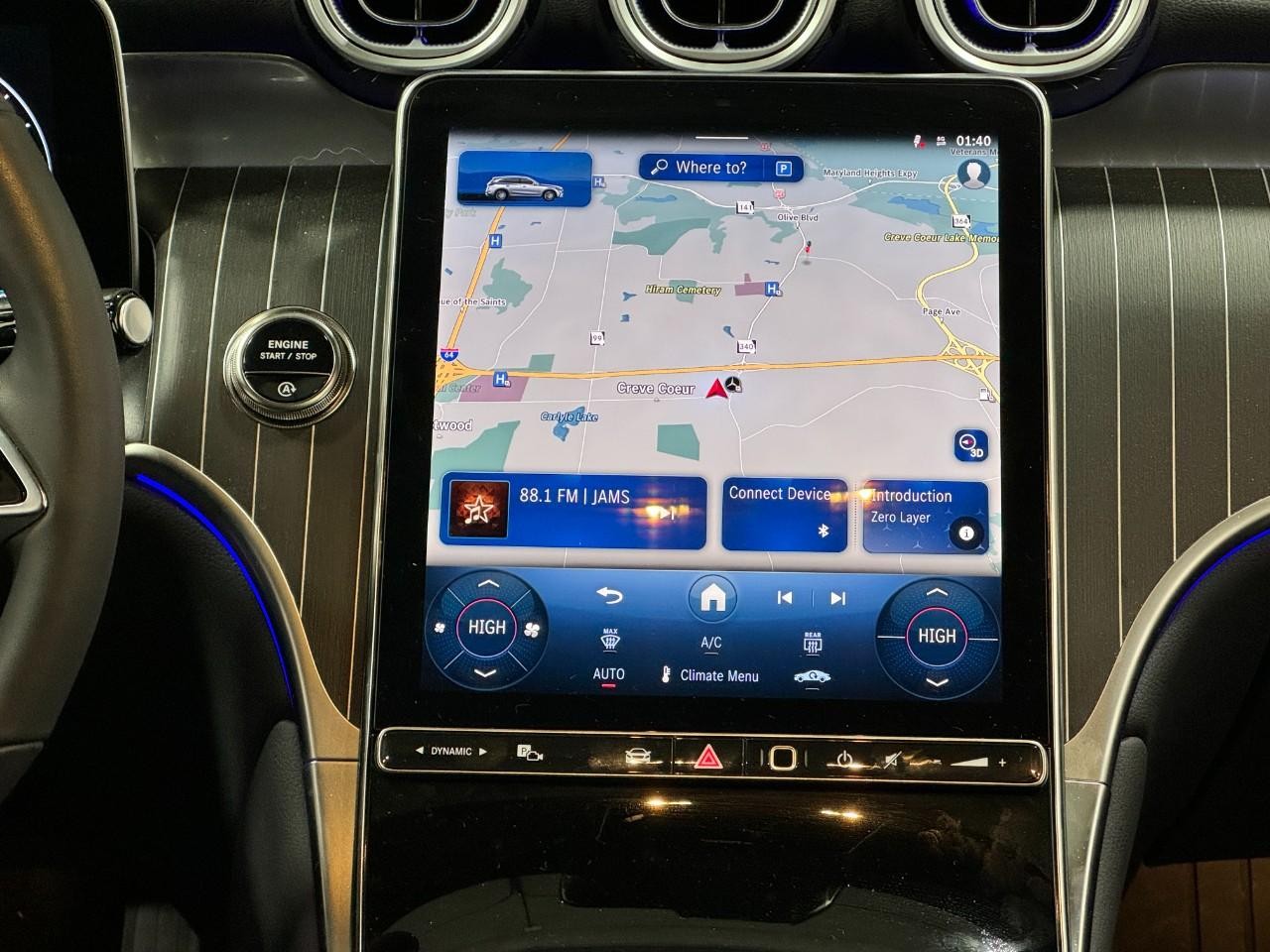 Mercedes-Benz GLC Vehicle Full-screen Gallery Image 14