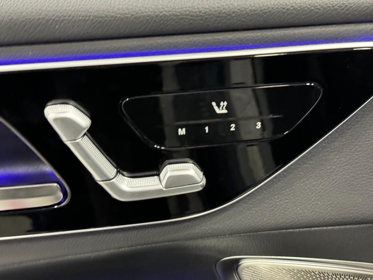 Mercedes-Benz GLC Vehicle Full-screen Gallery Image 22