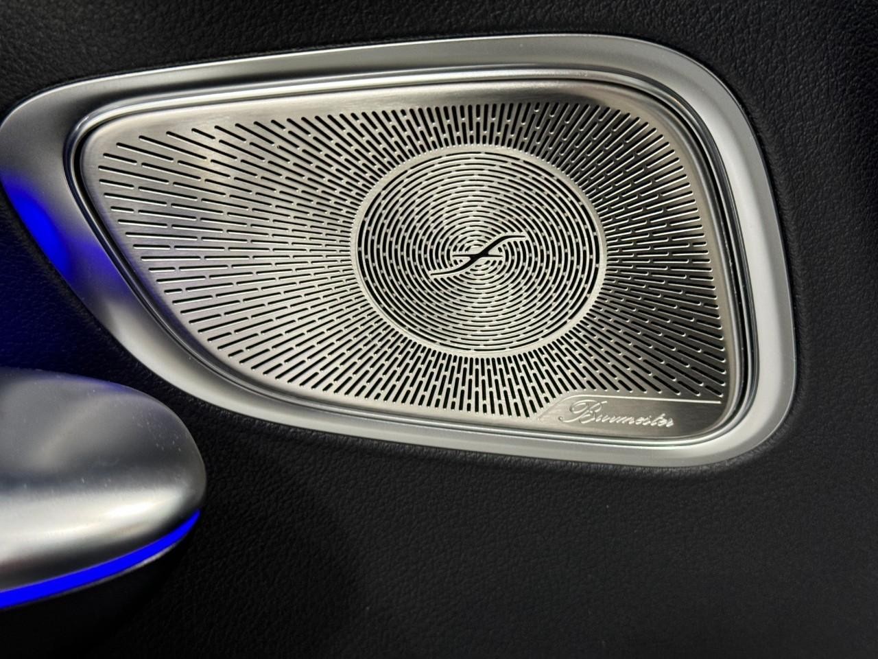 Mercedes-Benz GLC Vehicle Full-screen Gallery Image 25