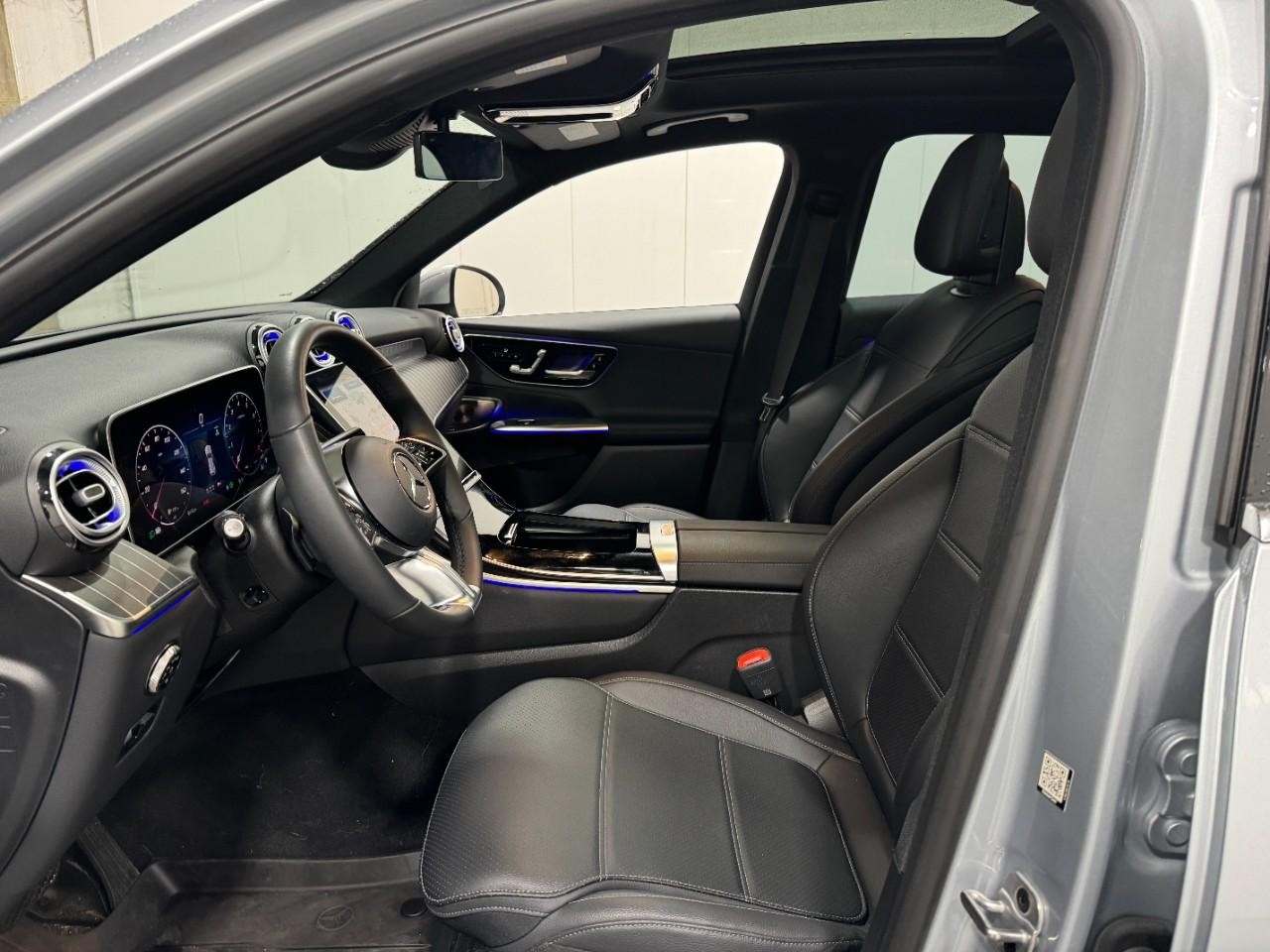 Mercedes-Benz GLC Vehicle Full-screen Gallery Image 27