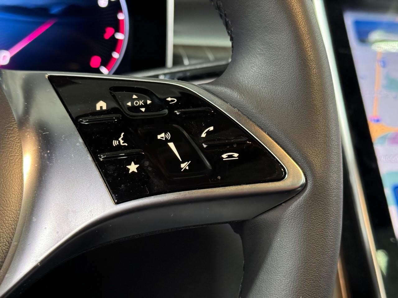 Mercedes-Benz GLC Vehicle Full-screen Gallery Image 32