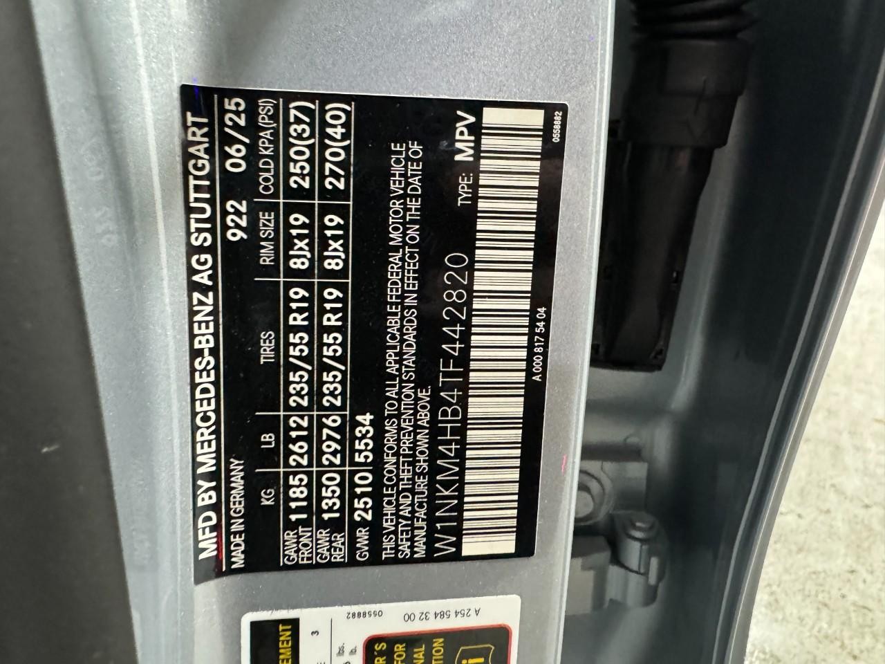 Mercedes-Benz GLC Vehicle Full-screen Gallery Image 36