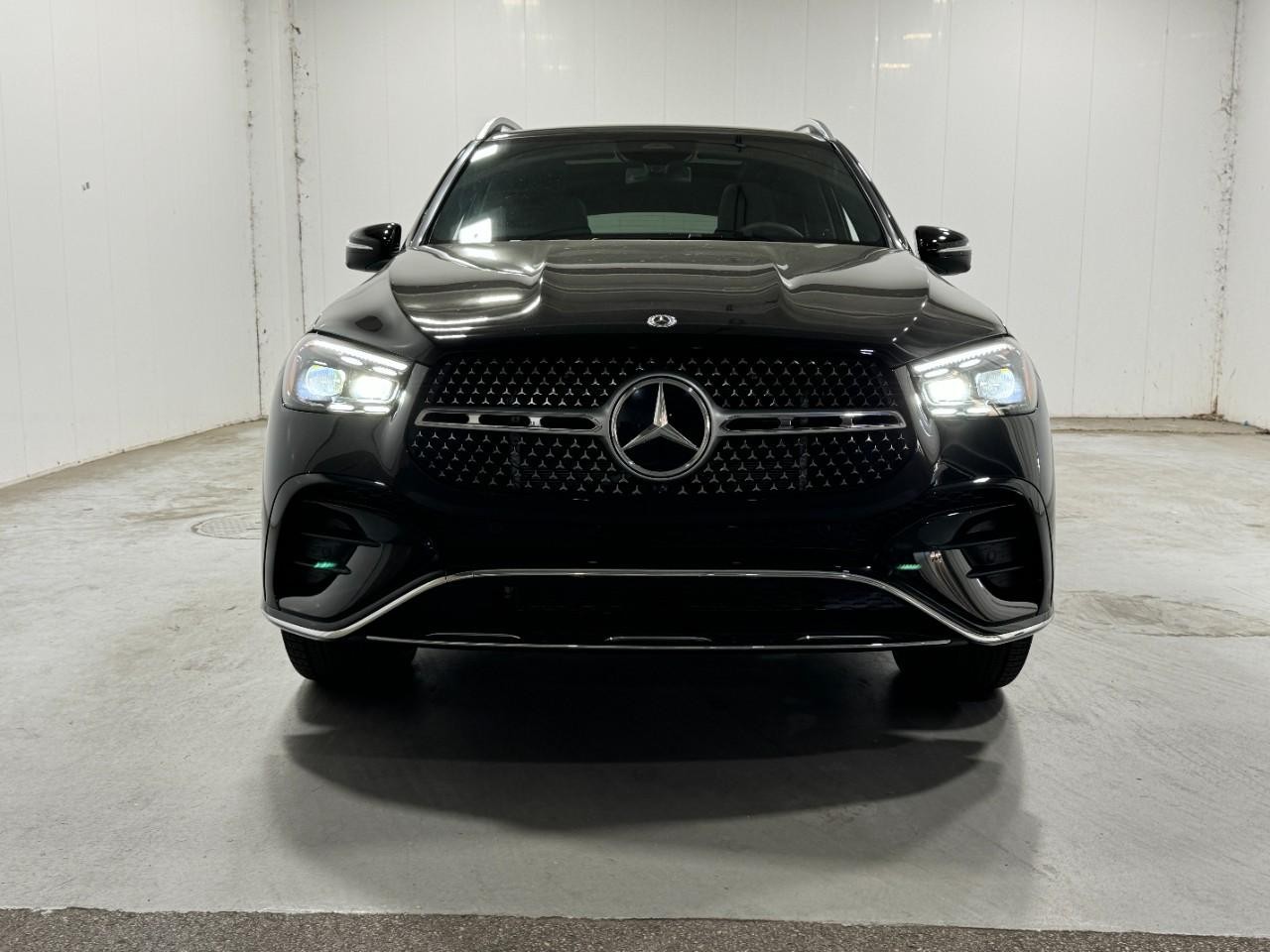 Mercedes-Benz GLE Vehicle Full-screen Gallery Image 7