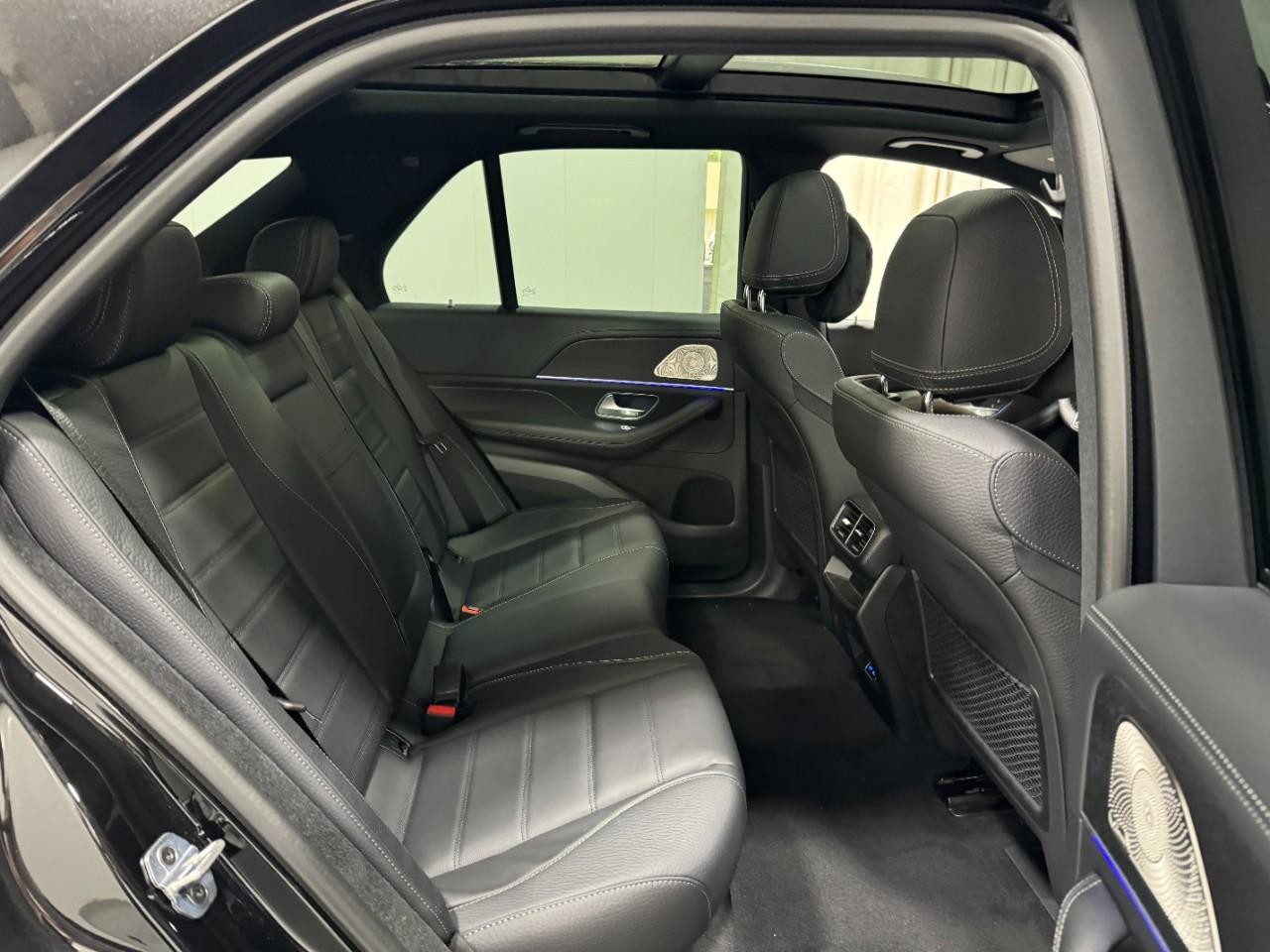 Mercedes-Benz GLE Vehicle Full-screen Gallery Image 10