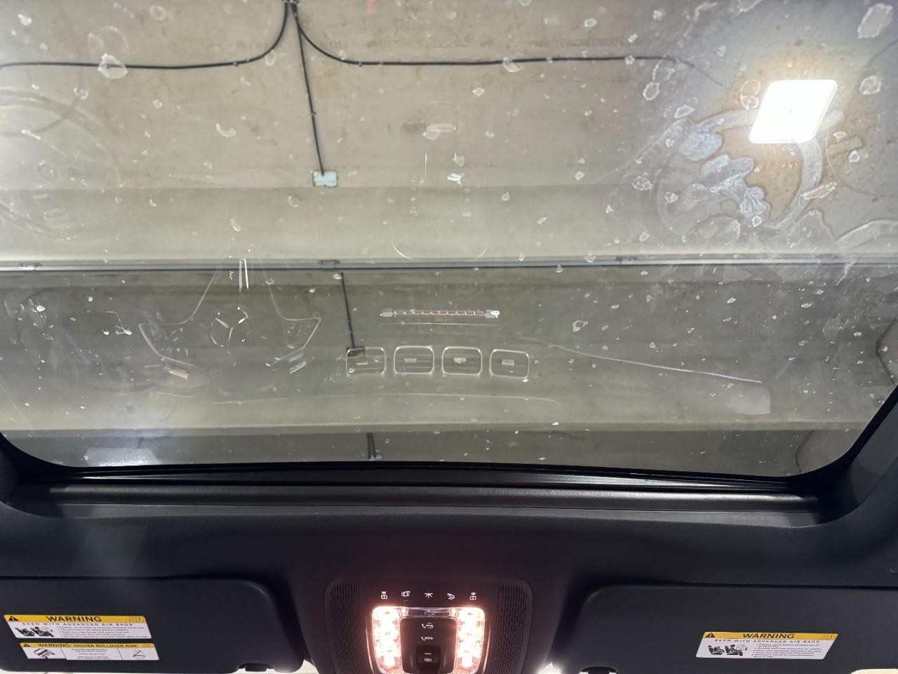 Mercedes-Benz GLE Vehicle Full-screen Gallery Image 11