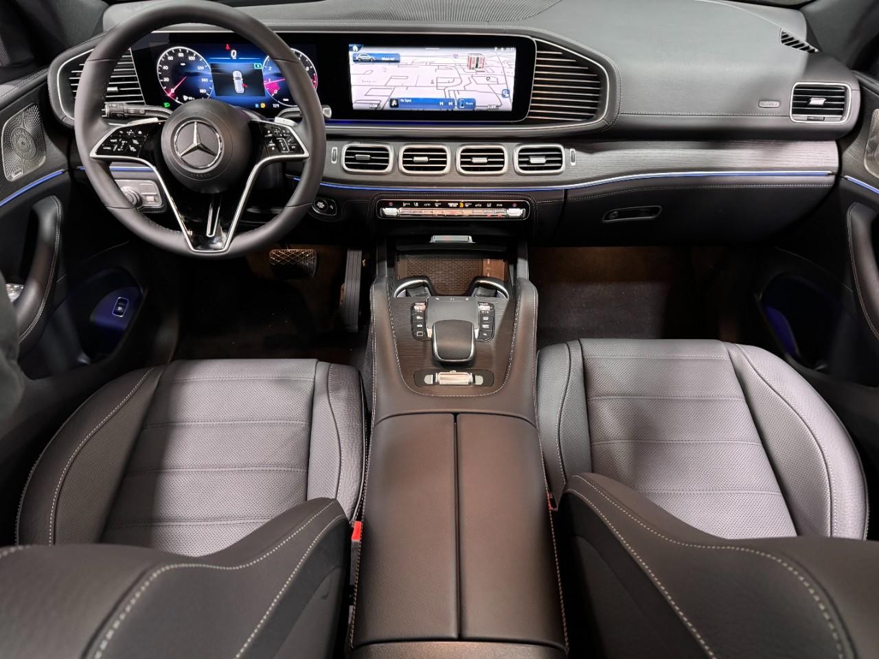 Mercedes-Benz GLE Vehicle Full-screen Gallery Image 12