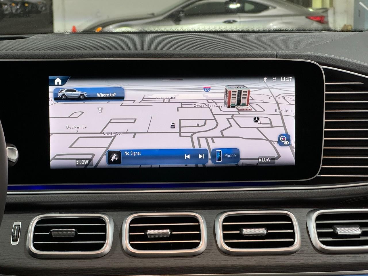 Mercedes-Benz GLE Vehicle Full-screen Gallery Image 14